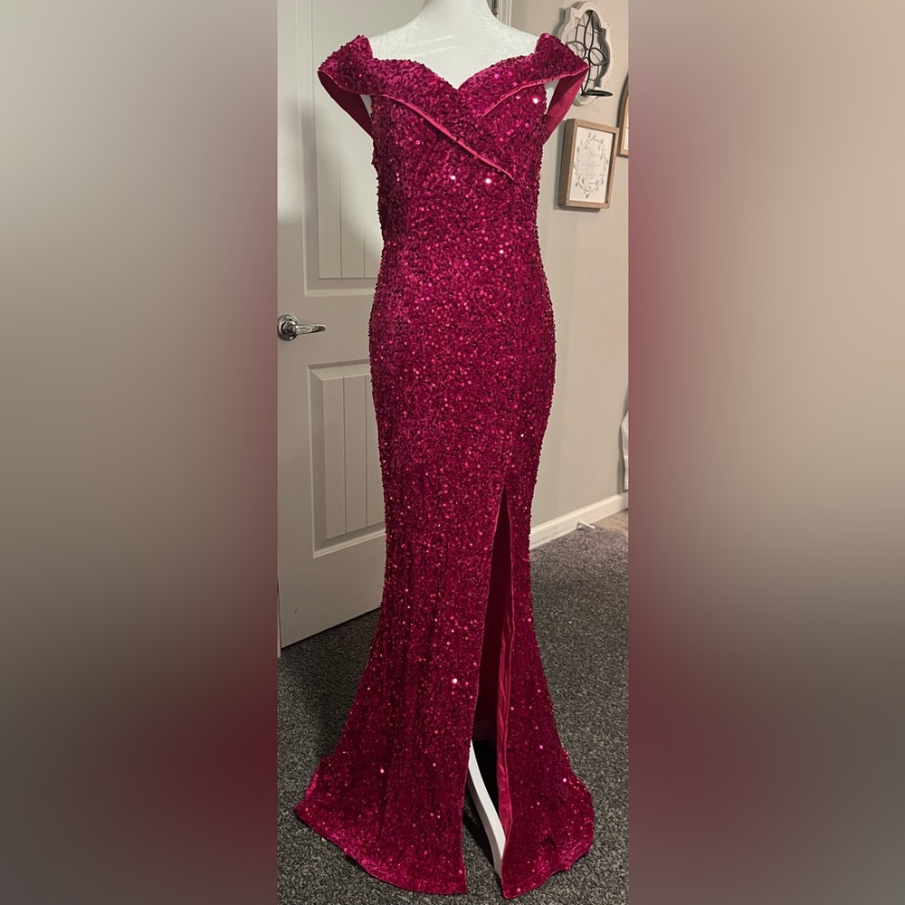 Stunning Sequin Gown in Vibrant Pink size Large NWOT